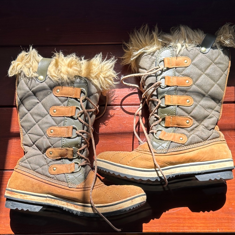Sorel Tan and Brown Quilted Fur Boots, 9, EUC - Picture 4 of 8